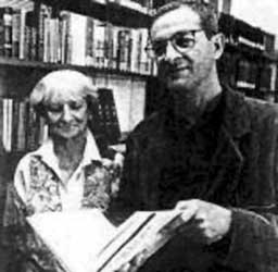 Nádas met Hildegard Groschéval , de vertaalster van zijn boek "Emlékiratok könyv"