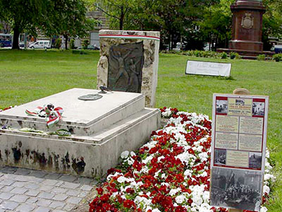 Het monument opgericht in herinnering aan de opstand van 1956 dichtbij het Parlement in Budapest.