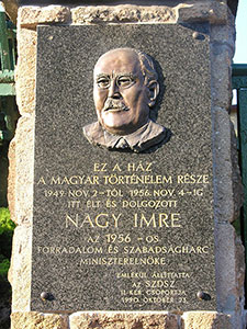 Gedenkplaat voor Nagy aan zijn woning.