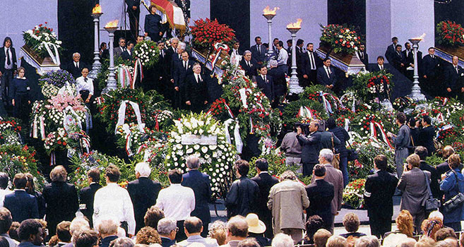 Herbegraving van Nagy Imre en zijn vier lotgenoten op 16 juni 1989.