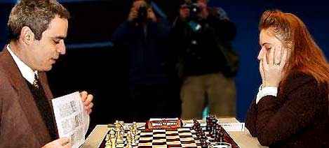 tijdens een wedstrijd tegen Garry Kasparov