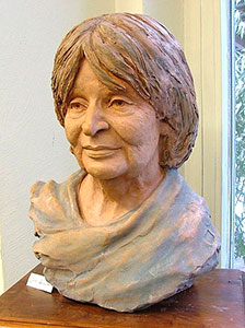 Buste van Szabó Magda in terracotta, door Juha Richárd.