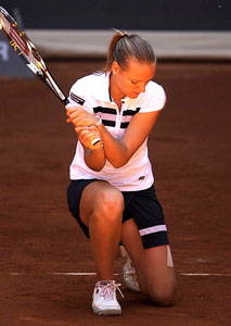 Ági diende in de Madrid Open op te geven wegens een dijkwetsuur.
