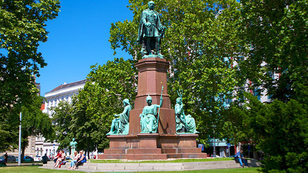Standbeeld van Széchenyi István in Budapest (Pest) op het Széchenyi István tér.