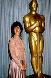 Debra Winger met dé 'Oscar', waarvoor zij driemaal werd genomineerd. 